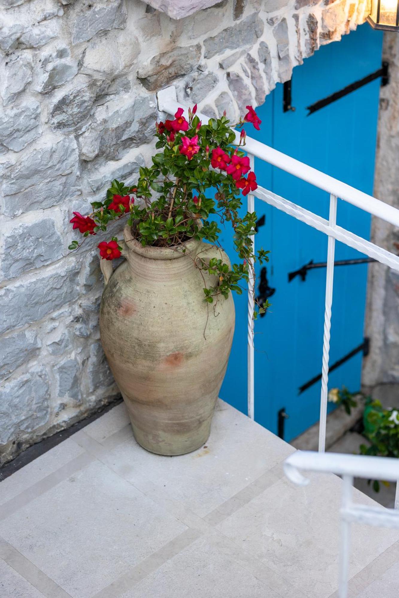Boutique Hotel Capitano Херцег Нови Екстериор снимка